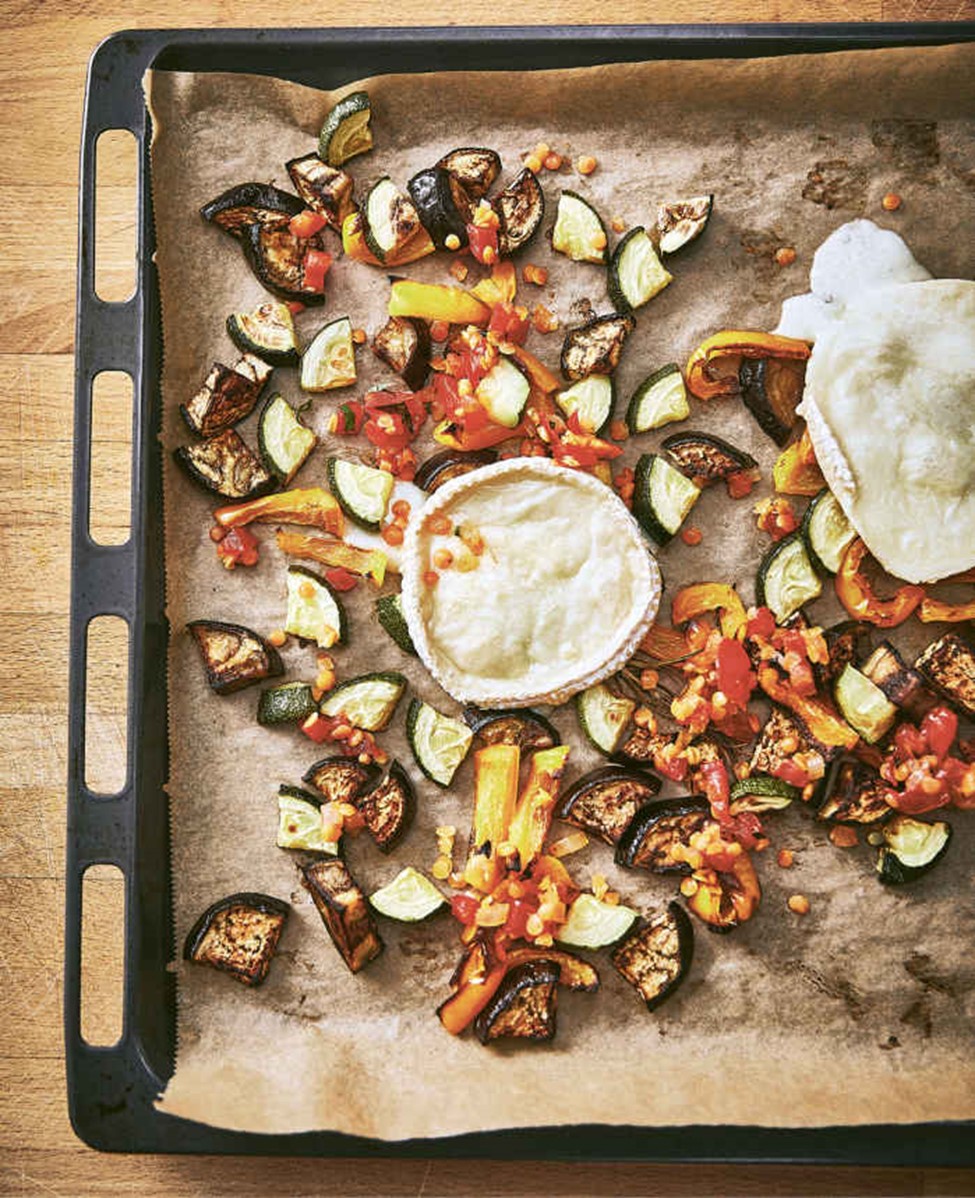 Ofengemüse mit gratiniertem Ziegenkäse und Zimt-Tomatendip