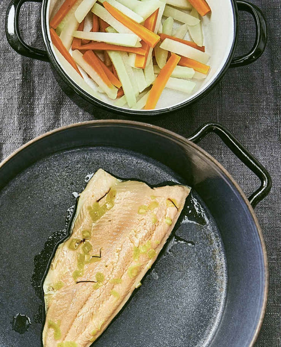 Lachsforelle mit Prosecco-Safran-Soße und Kohlrabigemüse