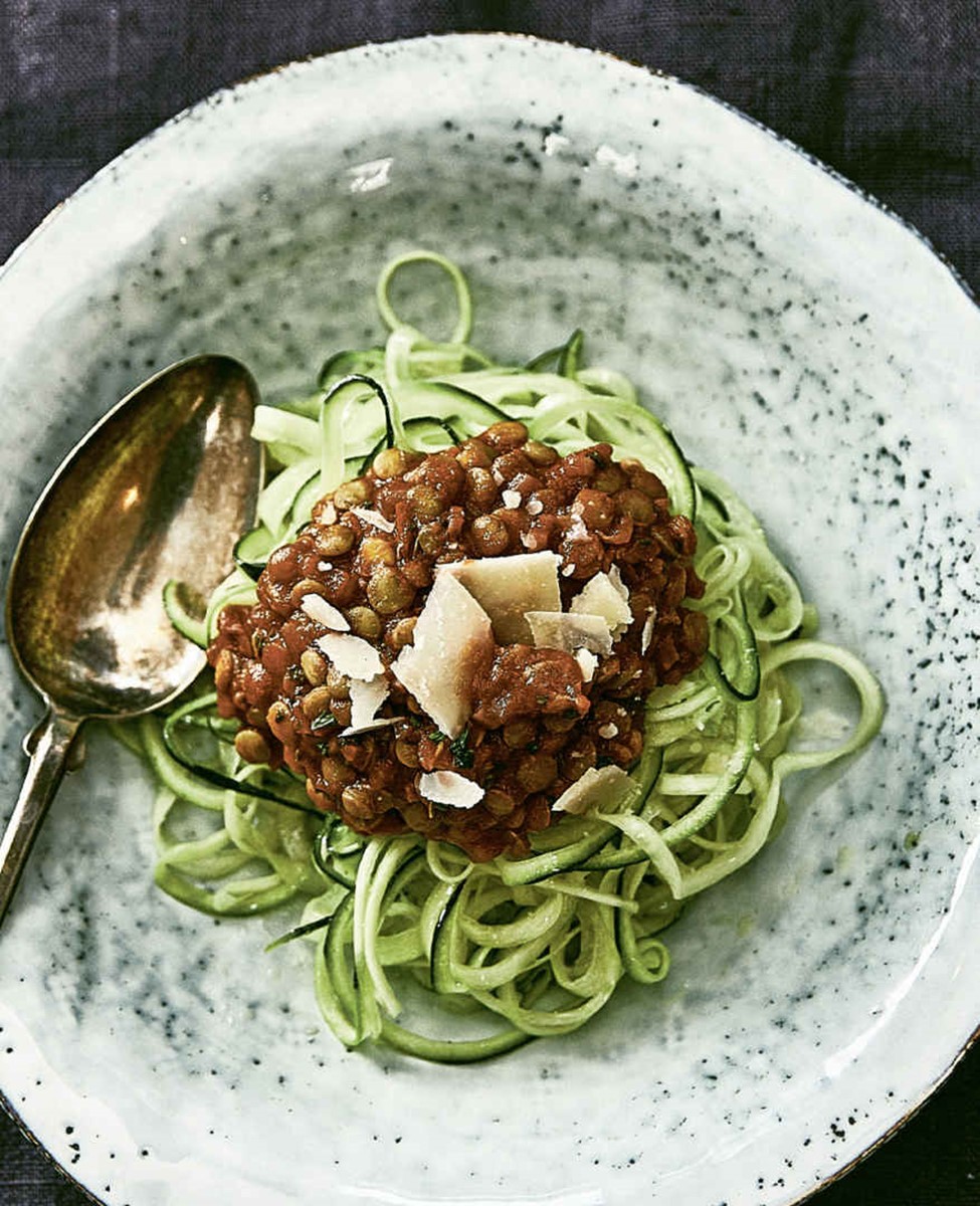 Linsenbolognese mit Zucchininudeln