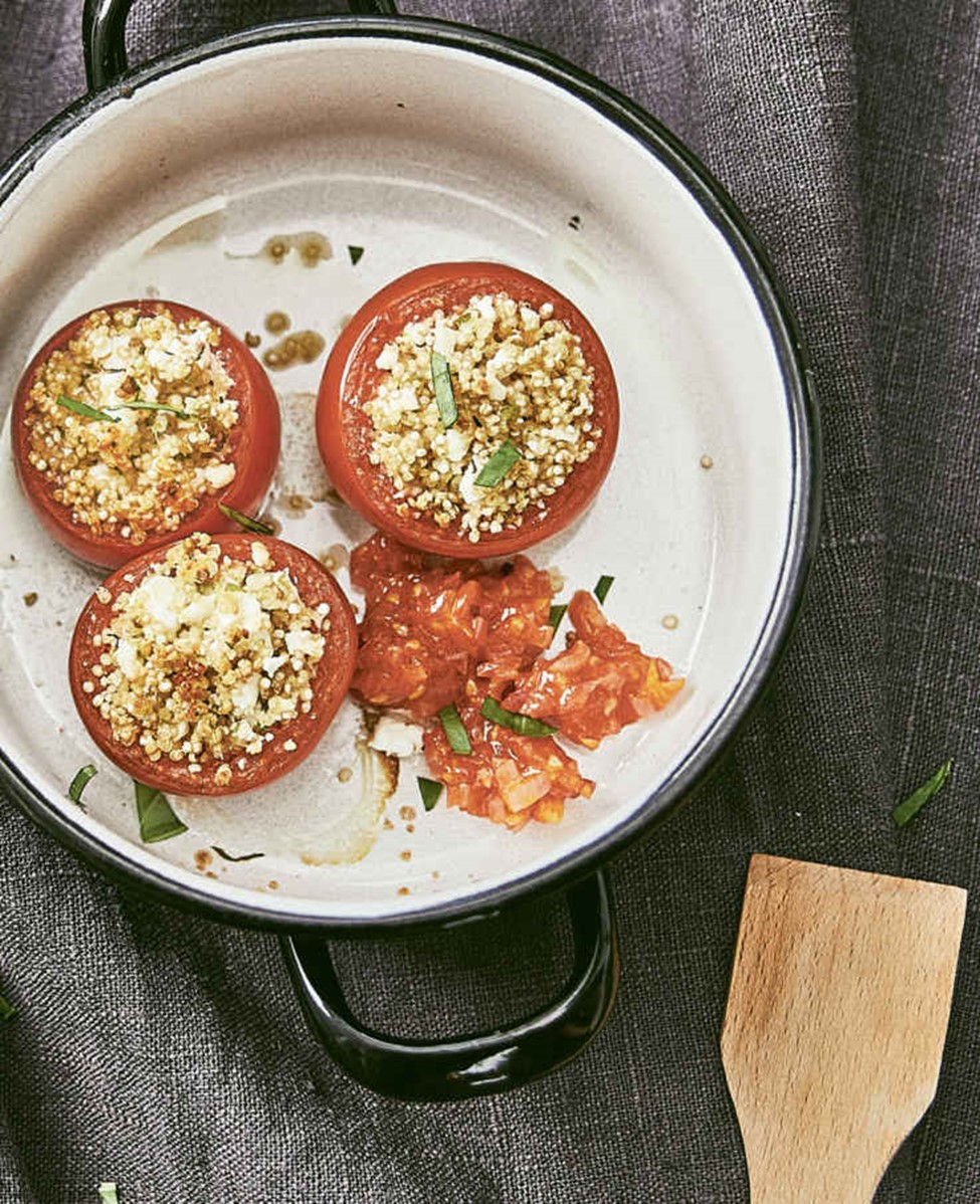 Tomaten gefüllt mit Quinoa und Oliven